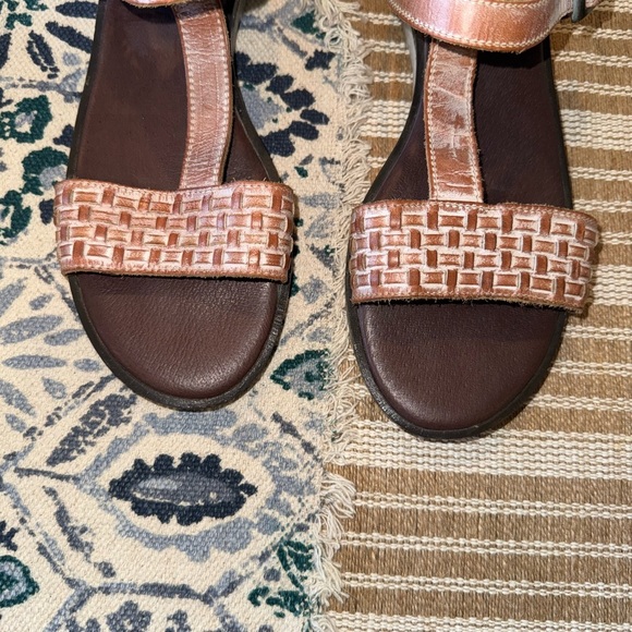 ROAN Brown Leather Gladiator Strappy Sandals with Buckle Size 8 - Picture 2 of 8